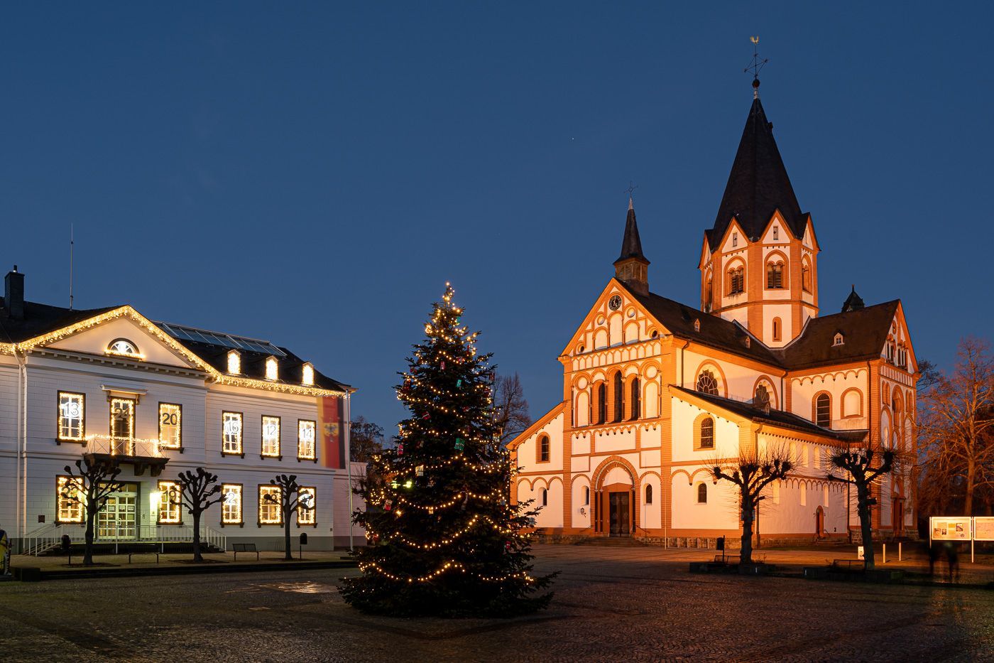 Jahresrückblick 2020 - Dezember - Sinzig, Kirche und Rathaus